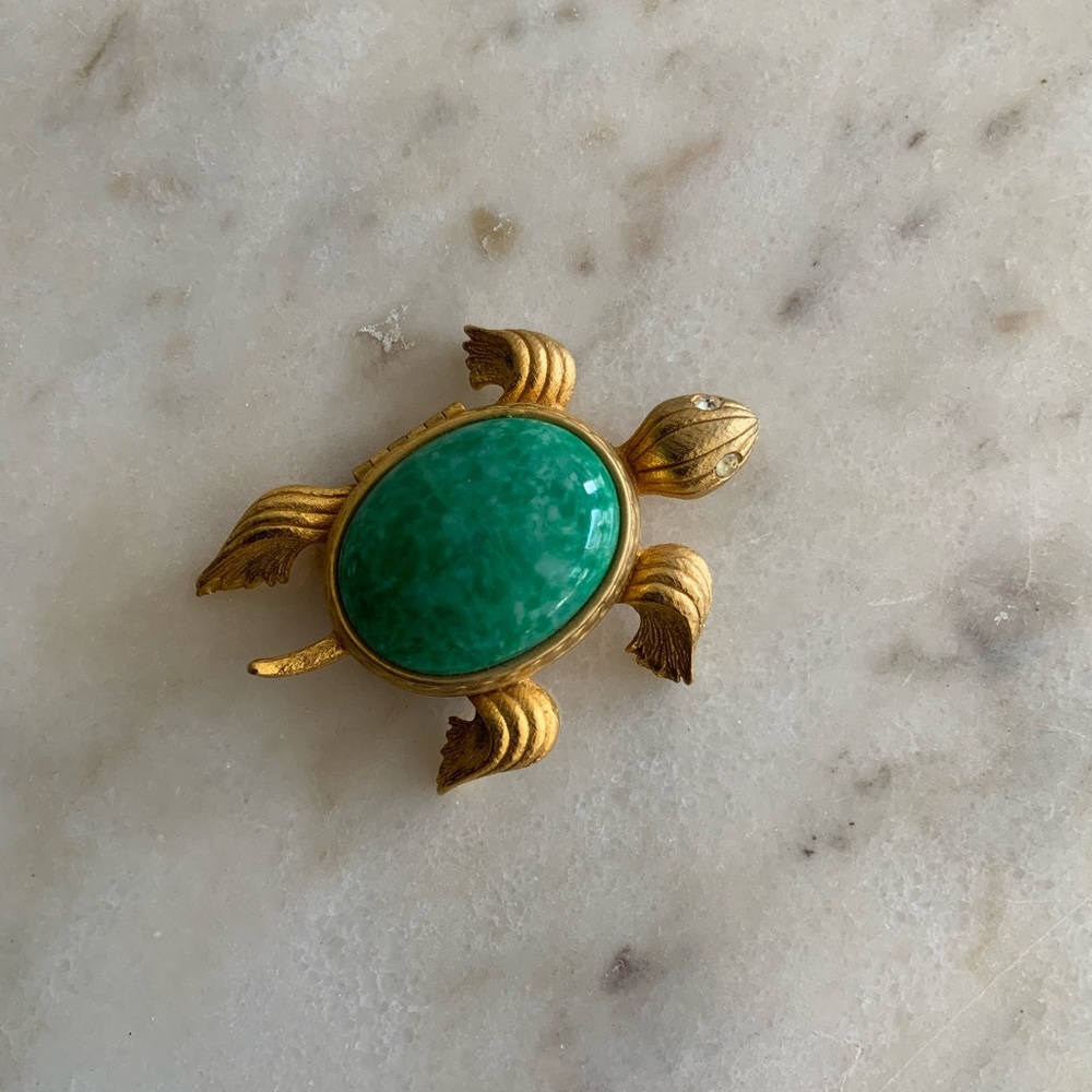 Turtle Perfume Compact - Picture 2 of 7